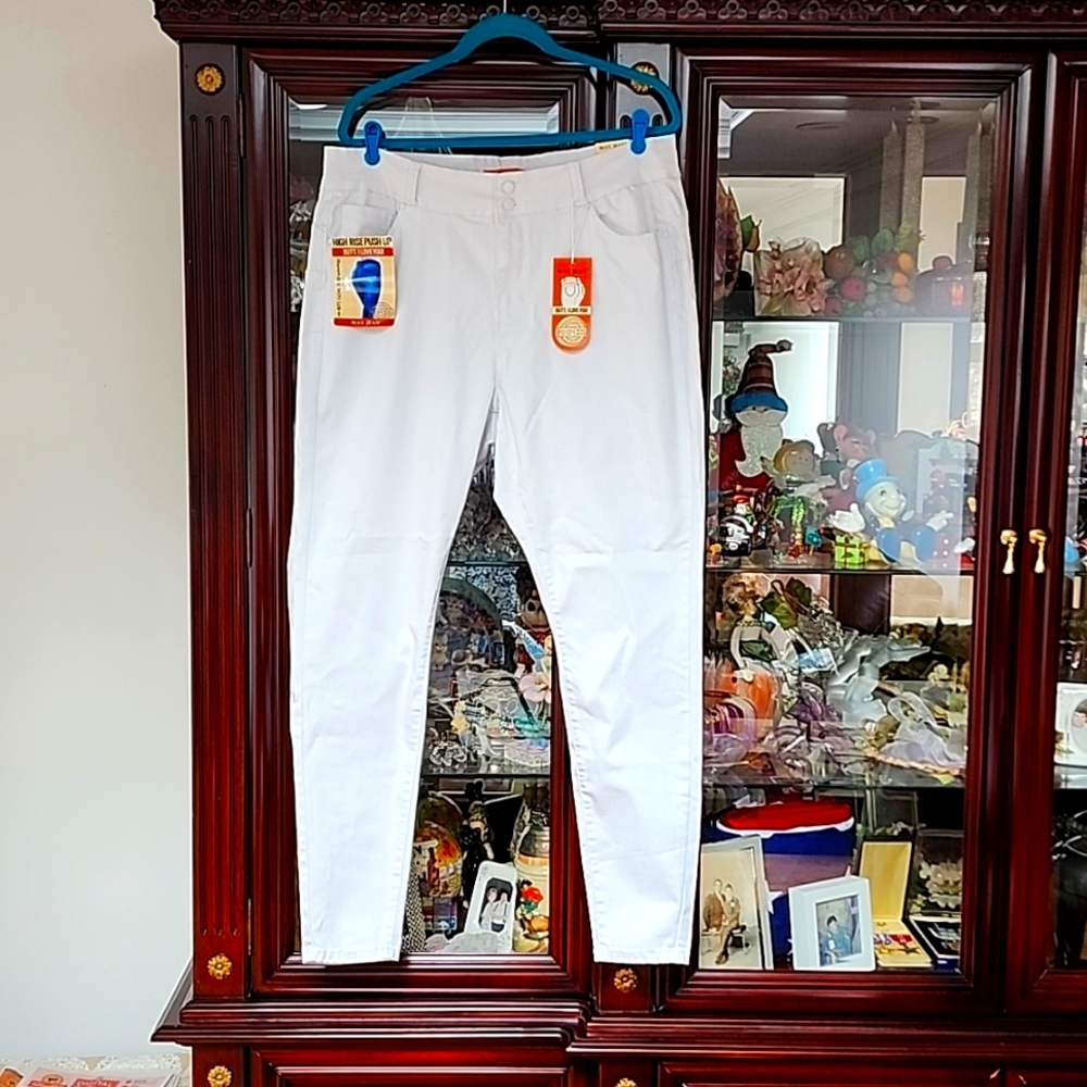 NWT - High Rise Push Up White Denim Wax Jean